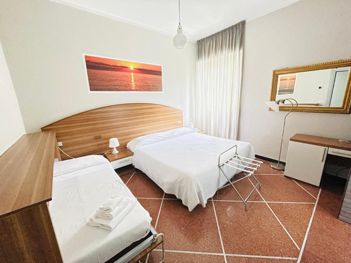 Hotel Mediterraneo Cavi di Lavagna Eksteriør bilde