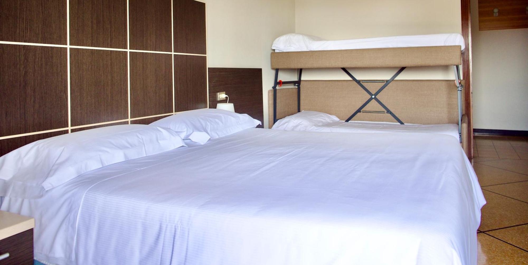 Hotel Mediterraneo Cavi di Lavagna Eksteriør bilde