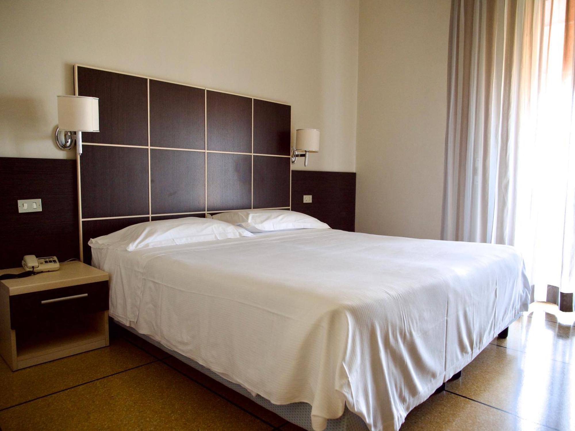 Hotel Mediterraneo Cavi di Lavagna Eksteriør bilde