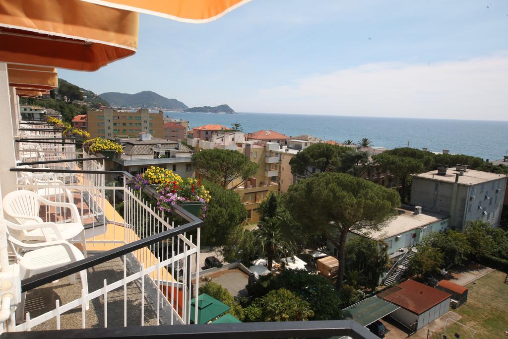 Hotel Mediterraneo Cavi di Lavagna Eksteriør bilde